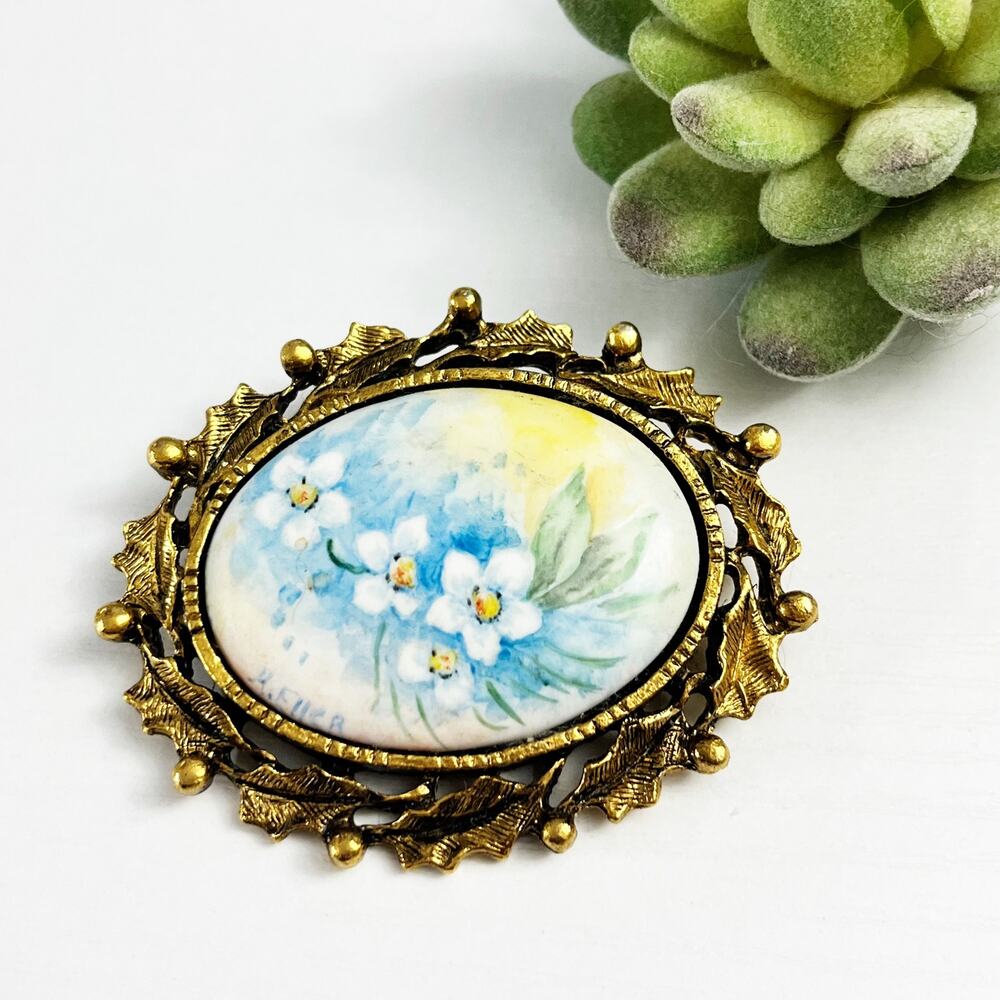 Vintage Porcelain Hand Painted Daisy Flower Brooch